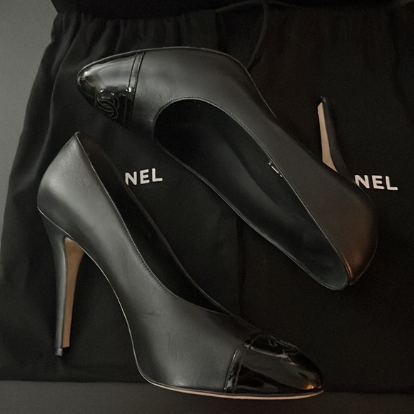 Chanel Patent Leather Heels - Picture 2 of 9